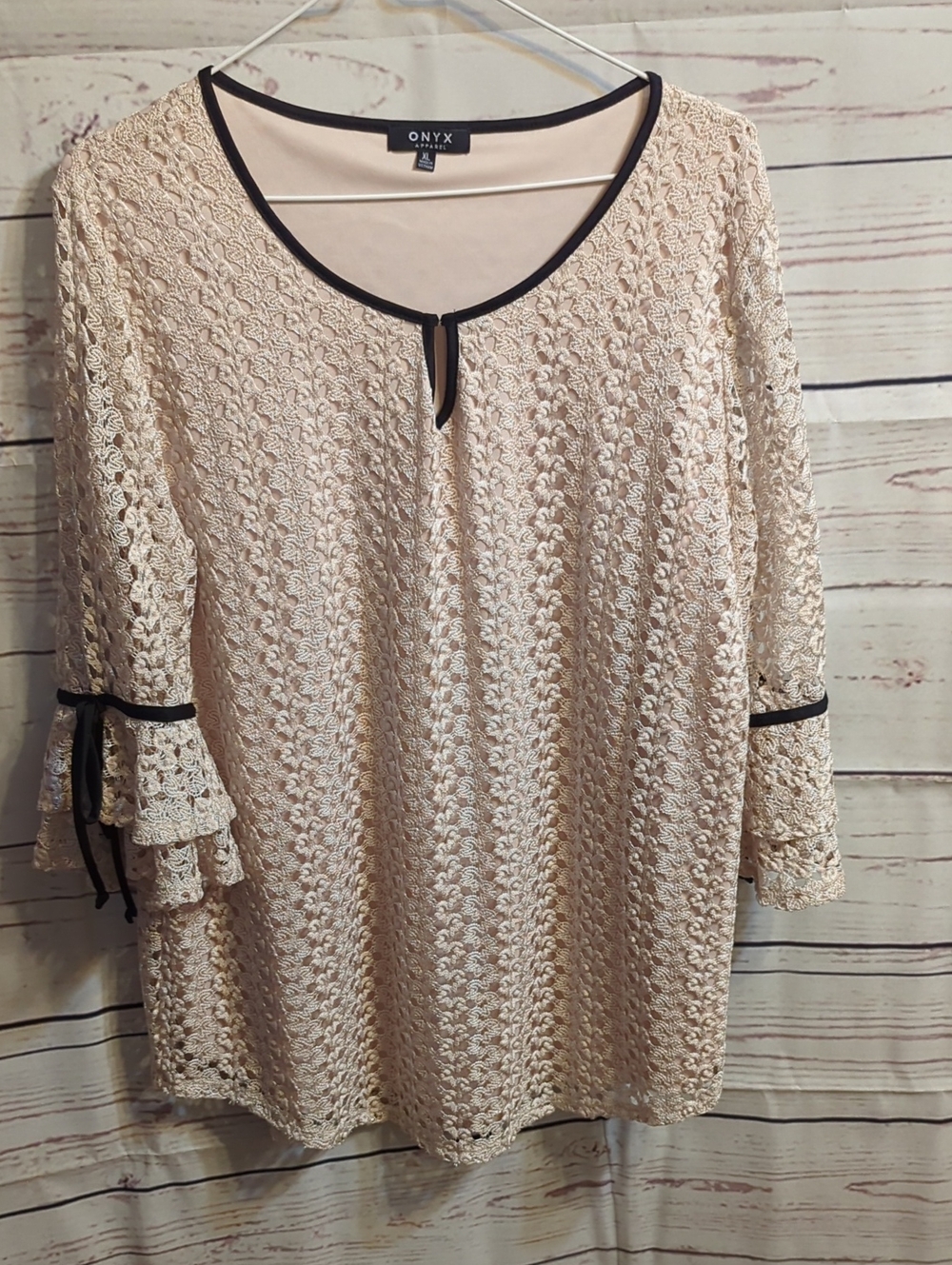 ONYX Cream Lace 3/4 Sleeve Tunic Top